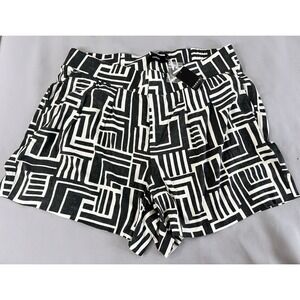 Torrid Pleated‎ Shorts Geometric Women's Sz 22 New